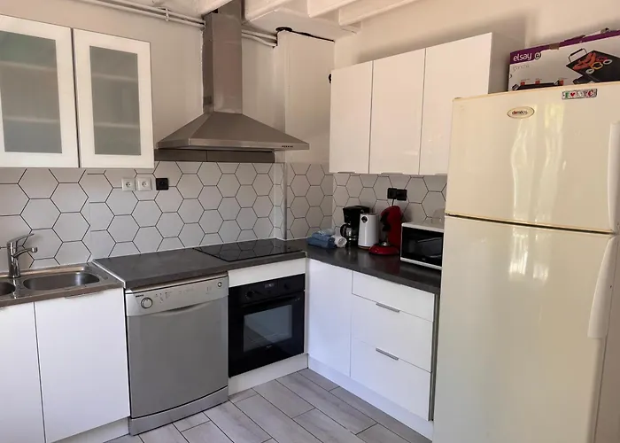 Дом отдыха Les Micocouliers - Spacieuse Maison,4chambres ,avec Jardin- Parking -wifi *